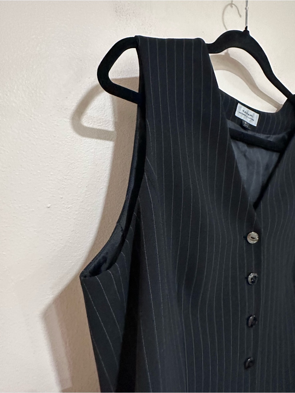 Tahari women’s Black Pinstripe Pantsuit 3 piece Size 16 - Picture 9 of 16